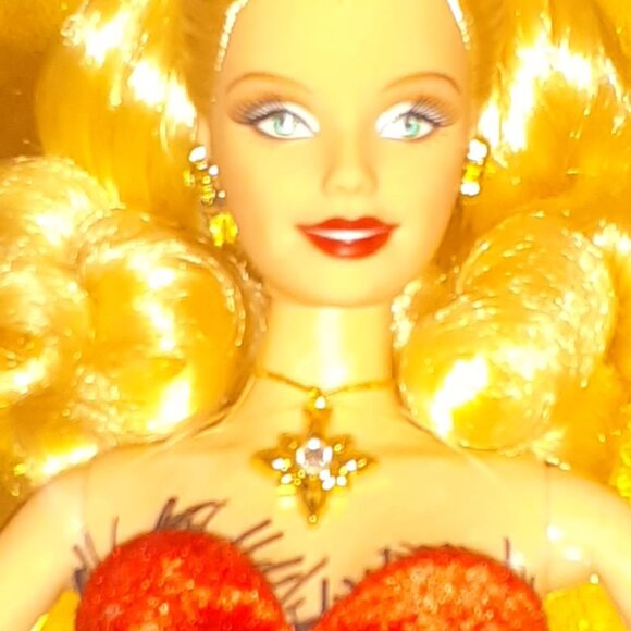 HOLIDAY BARBIE 2007 NEVER REMOVED FROM BOX, SANTA BABY DRESS. GORGEOUS - Picture 12 of 12